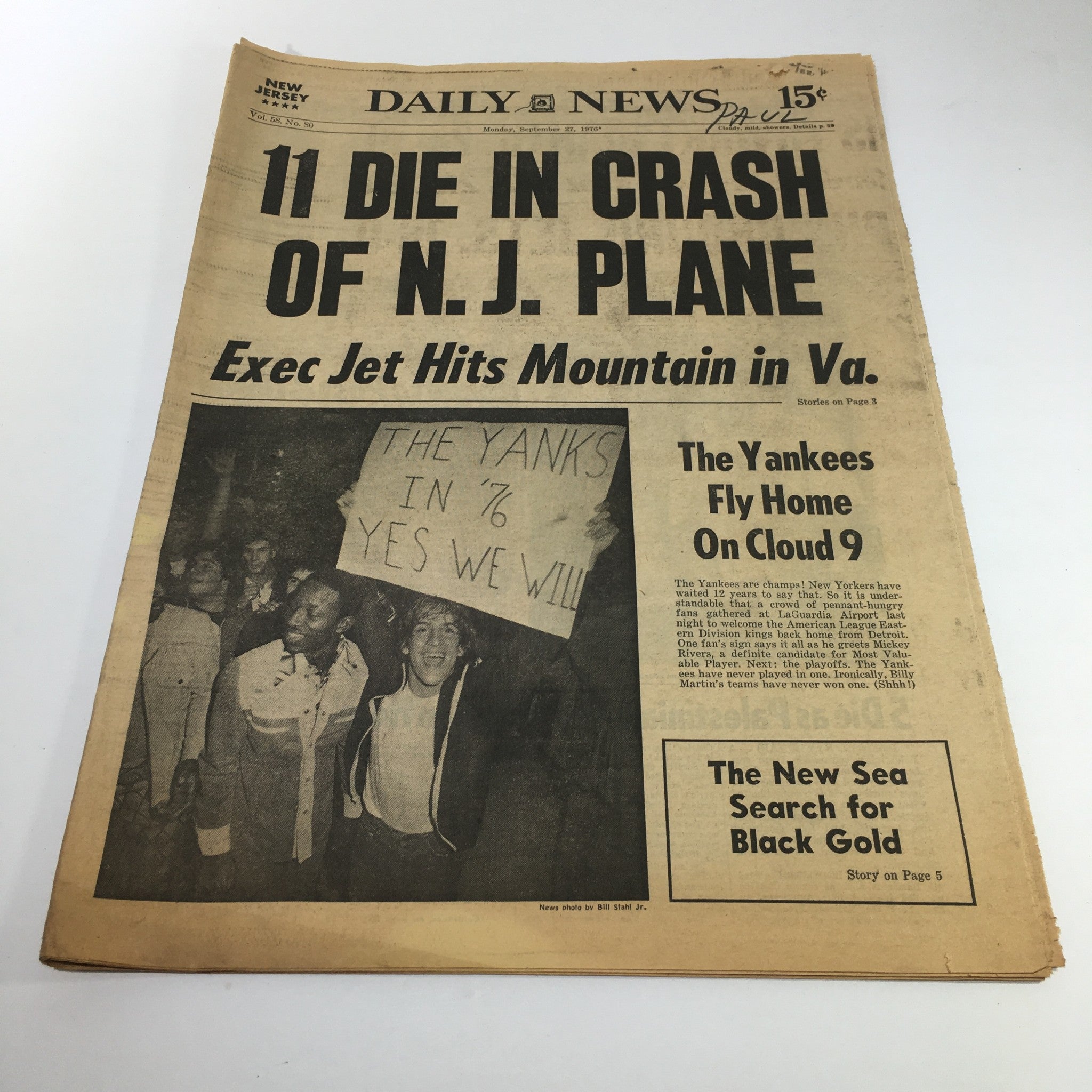 NY Daily News:9/27/76 11 Die In Crash Of N Plane; Yankees Fly Home On Cloud 9