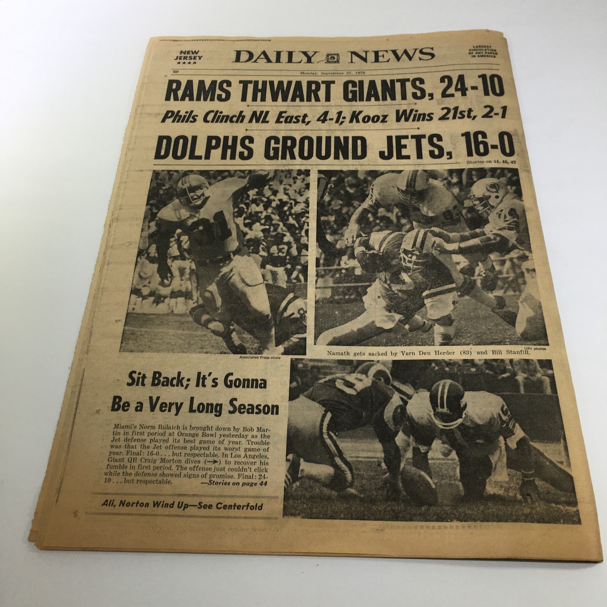 NY Daily News:9/27/76 11 Die In Crash Of N Plane; Yankees Fly Home On Cloud 9