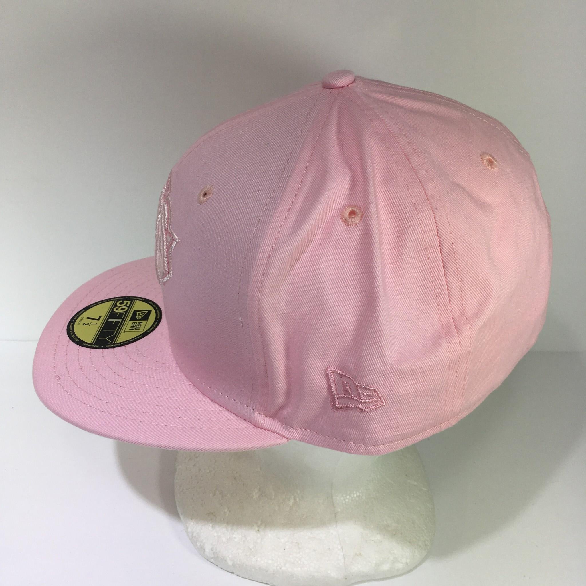 NBA New York Knicks New Era 59Fifty Pink Fitted Size 7 1/2 Cap Hat
