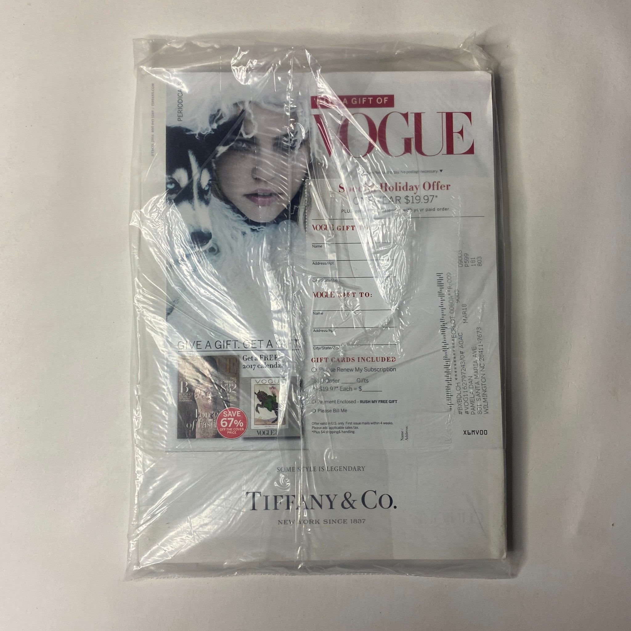 Back cover of Vogue Magazine December 2016, displaying a promotional offer with a stylish design, emphasizing Vogue's holiday gift subscription.