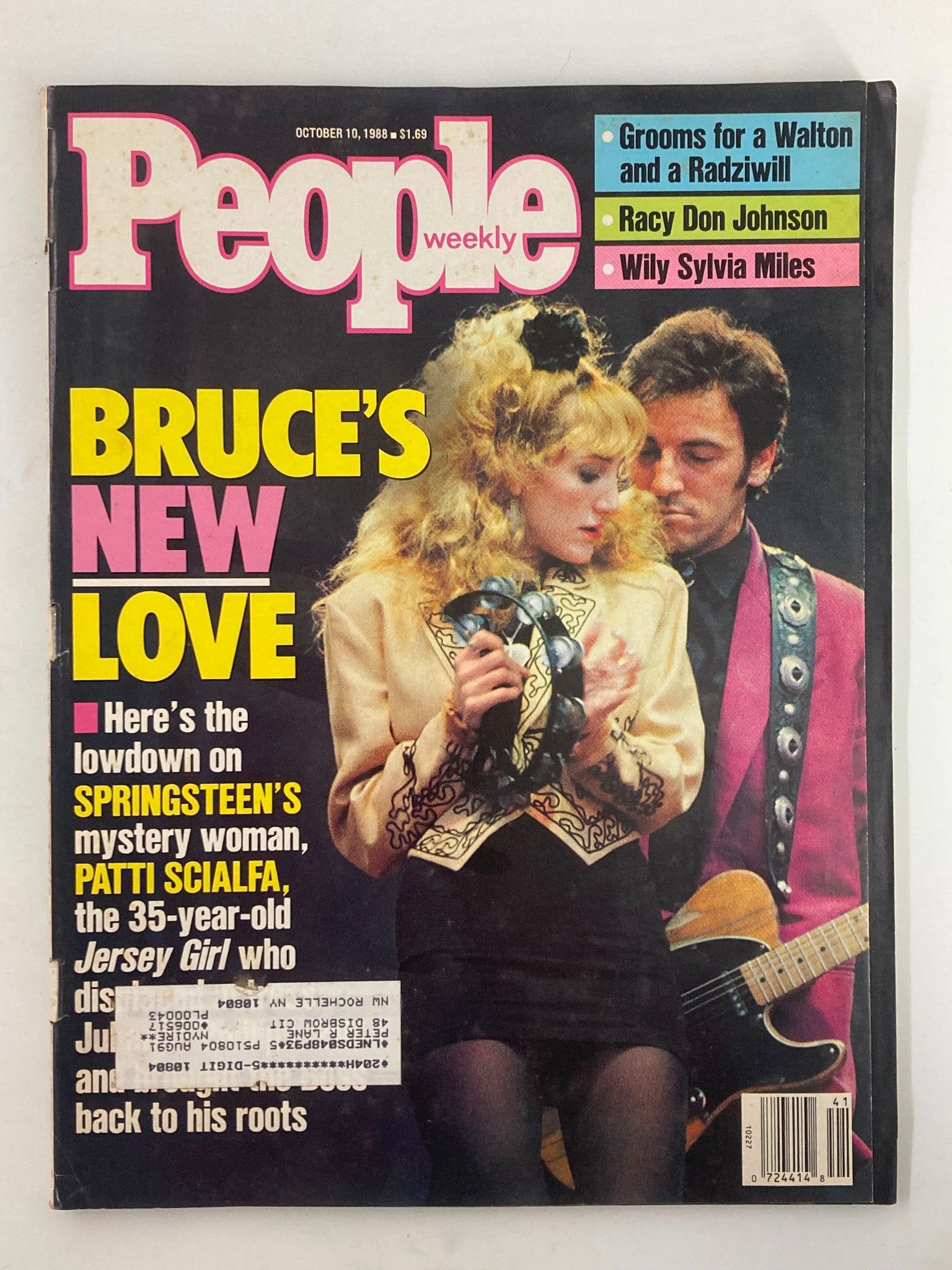 Cover of VTG People Weekly Magazine from October 10, 1988, featuring Bruce Springsteen and Patti Scialfa, highlighting their relationship with the headline 'BRUCE'S NEW LOVE'. This collectible issue captures a moment in 1980s music history.