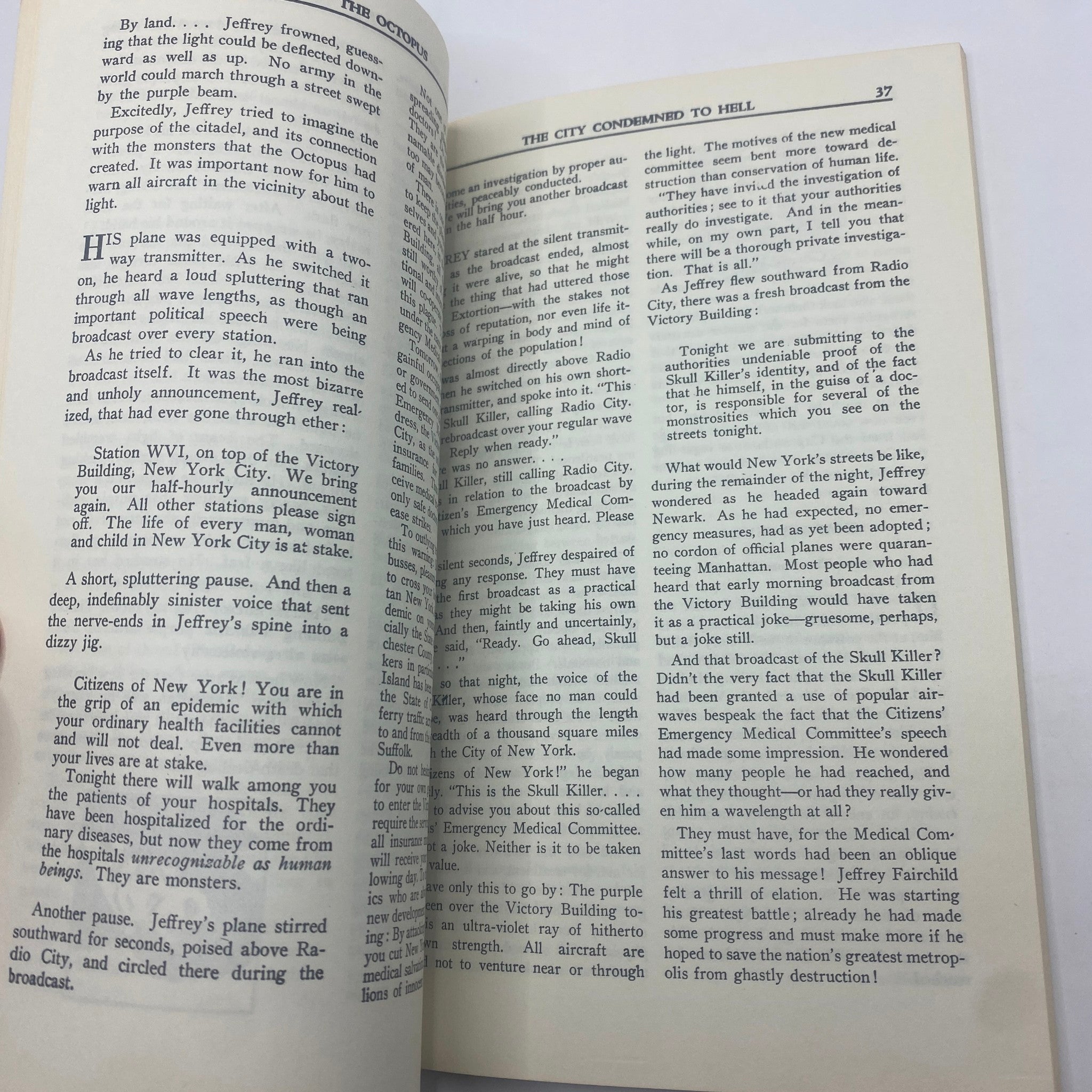 Interior page from VTG Octopus Magazine February 1939, titled 'The City Condemned to Hell', showcasing a narrative about a mysterious broadcast affecting New York City.