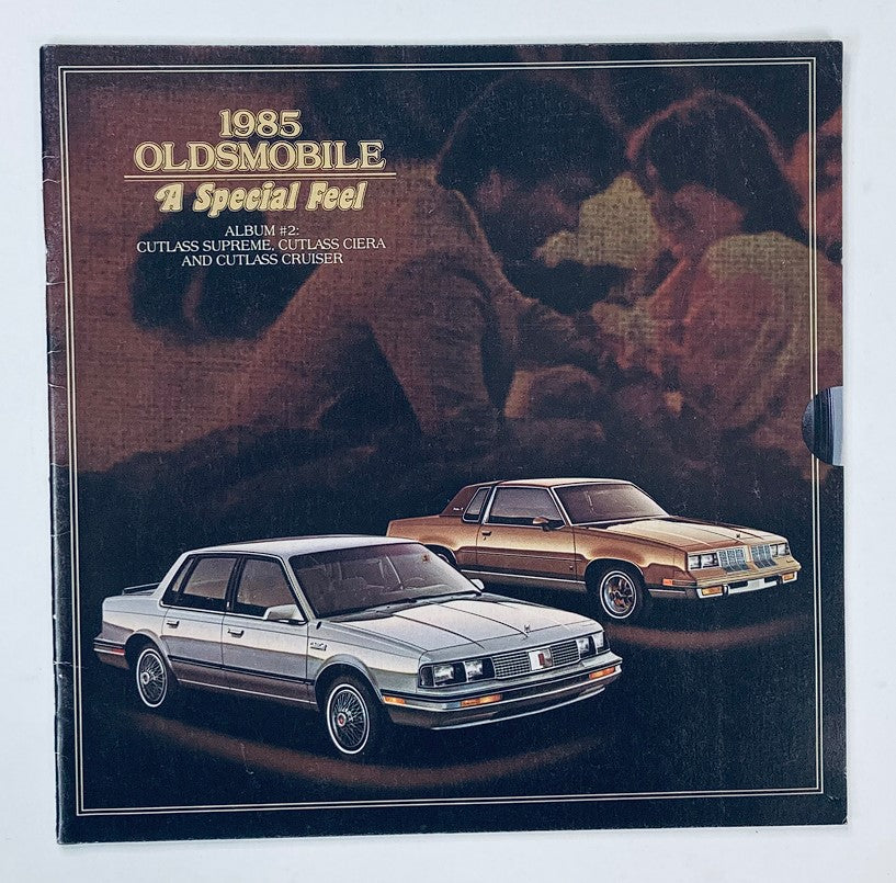 1985 Oldsmobile Cutlass Supreme Dealer Showroom Sales Brochure Guide Catalog