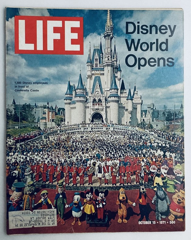 RES* VTG Life Magazine October 15 1971 Cinderella Castle at Disney