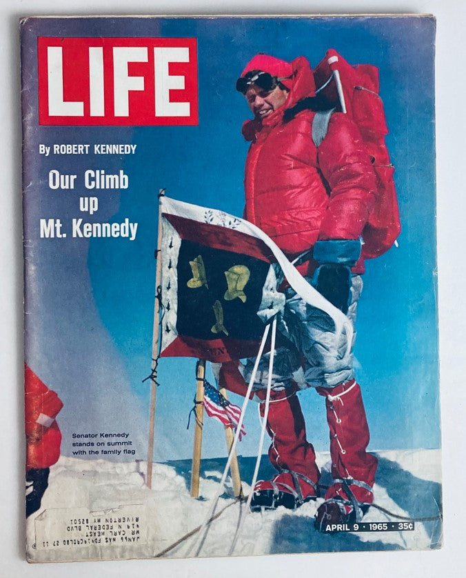 VTG Life Magazine April 9 1965 Vol 58 No. 14 Robert F. Kennedy Climb Up