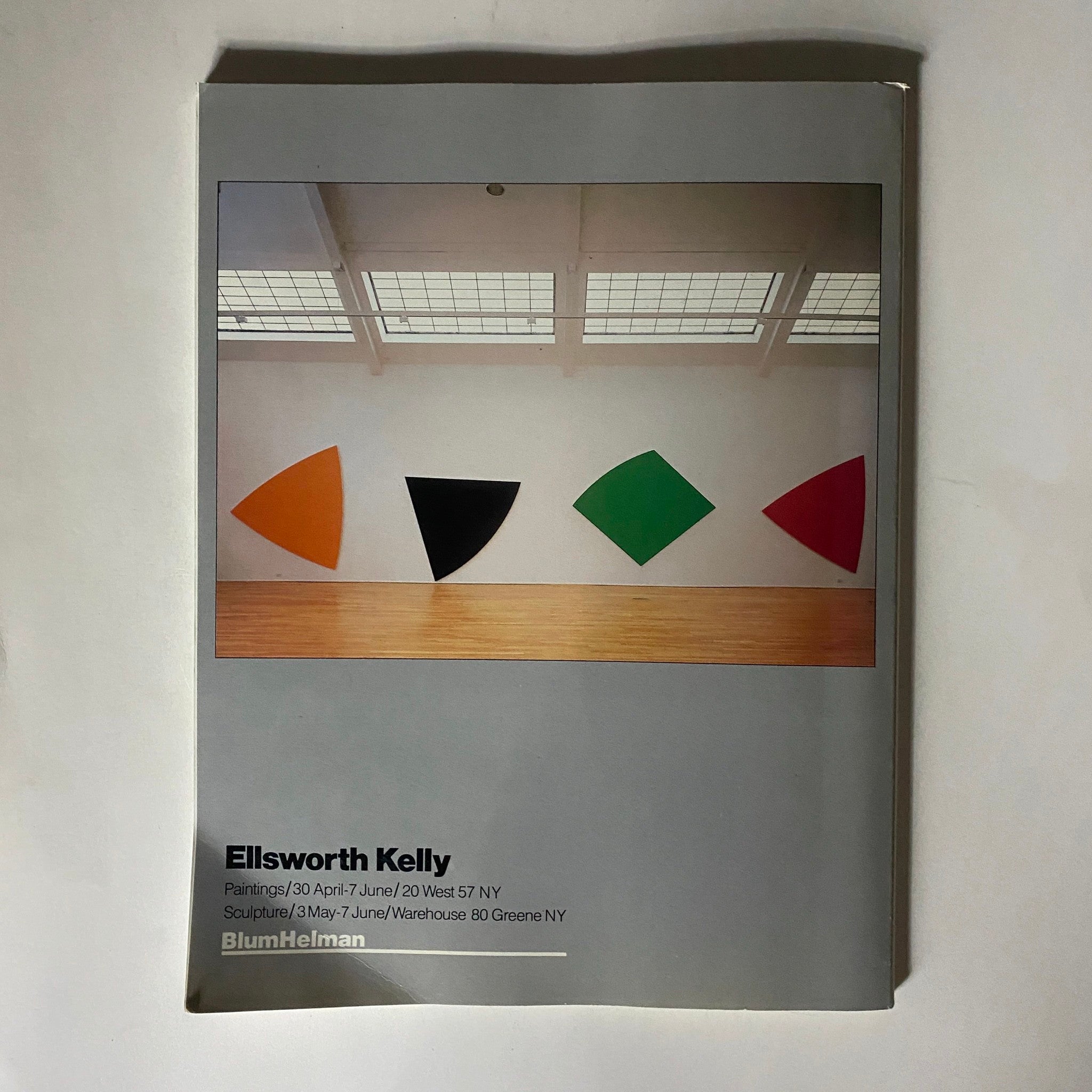 Cover image of the Art in America Magazine May 1986 showcasing Ellsworth Kelly's artwork, with colorful geometric shapes on display.